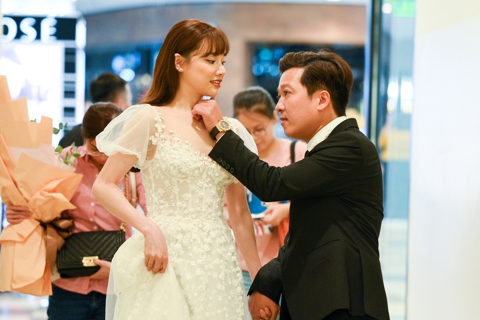 Truong Giang, Nha Phuong cham soc nhau truoc ong kinh hinh anh