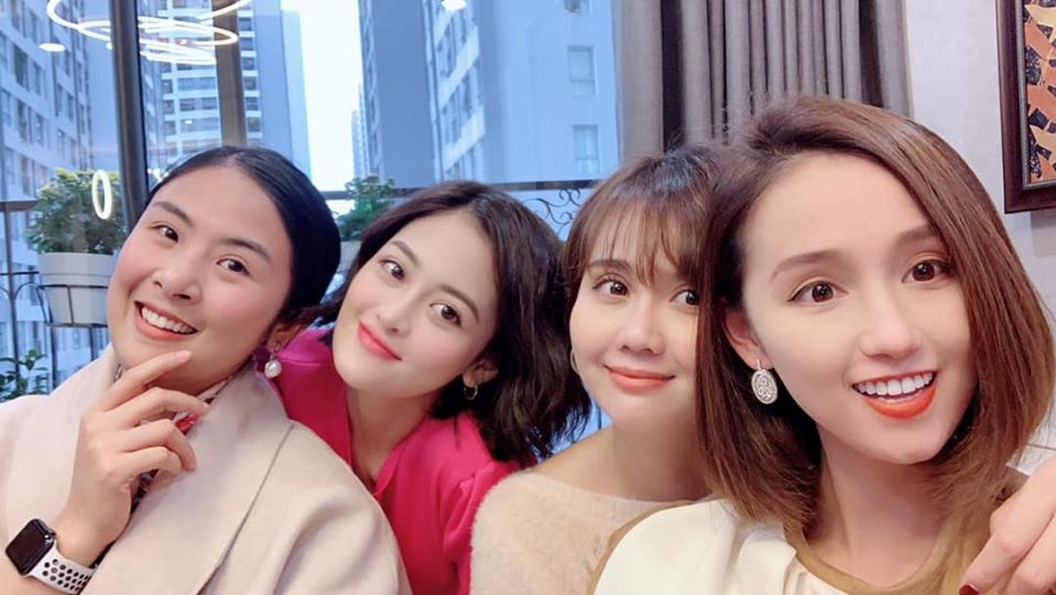 La Thanh Huyen, Thuy Anh tu hop hoi ban than noi tieng don Tet hinh anh