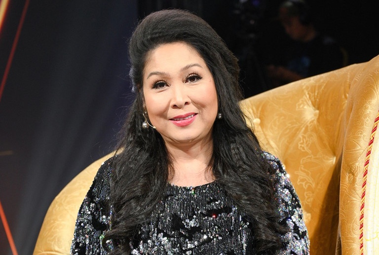 Hong Van tam dong cua san khau vi dich benh anh 1