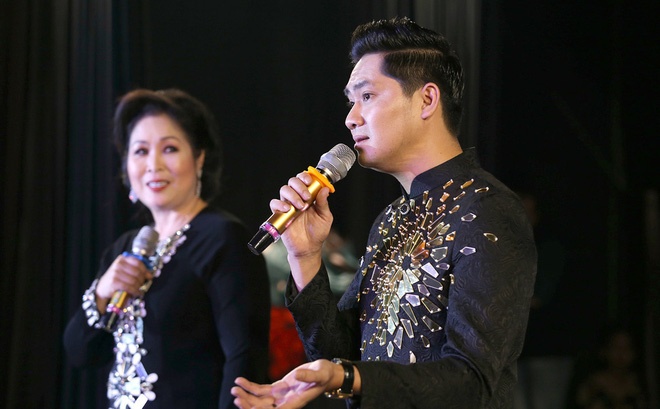 Hong Van tam dong cua san khau vi dich benh anh 2