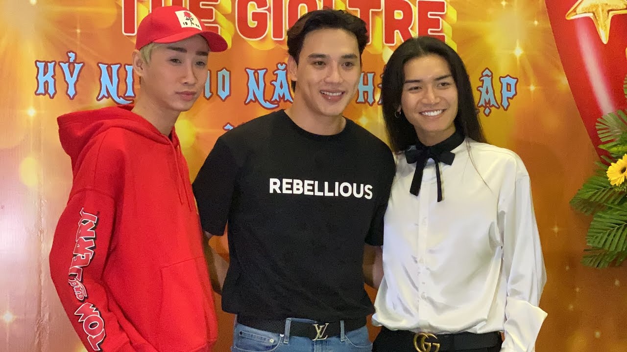 Them mot san khau o TP.HCM dong cua vi virus corona hinh anh