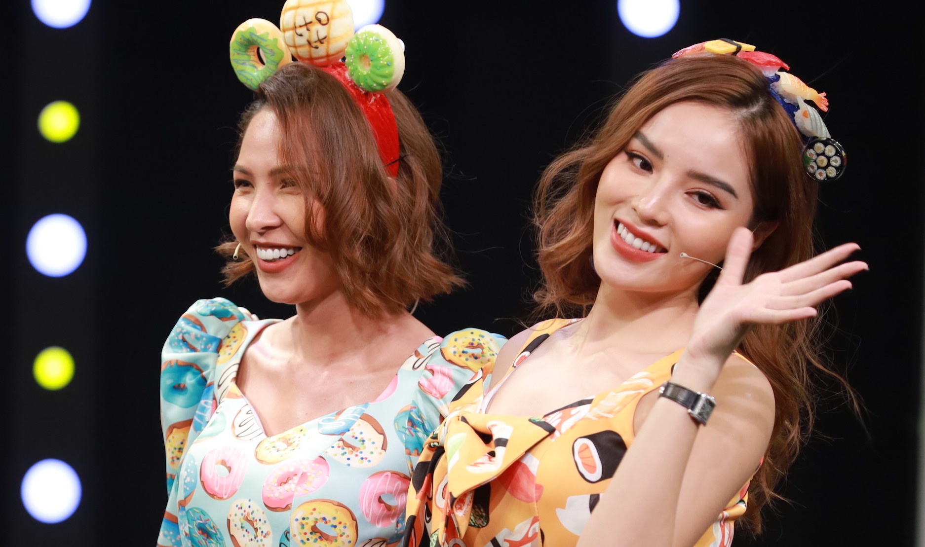 Ky Duyen va Minh Trieu tinh tu khi choi game show hinh anh