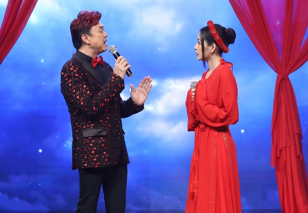 Chi Pu lan dau song ca voi Chi Tai hinh anh