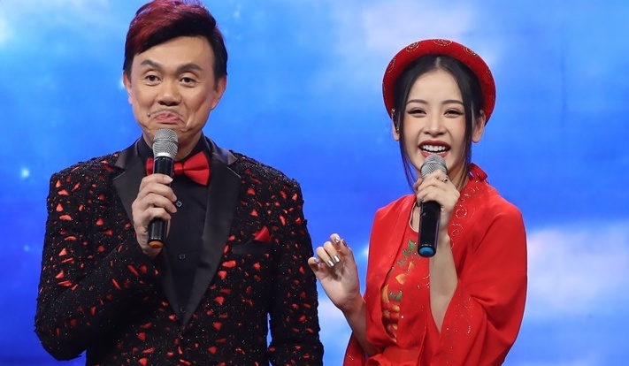 Chi Tai hat 'Anh oi o lai' voi Chi Pu hinh anh