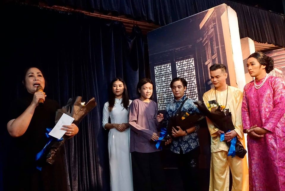 Dien vien san khau Hong Van qua doi anh 1