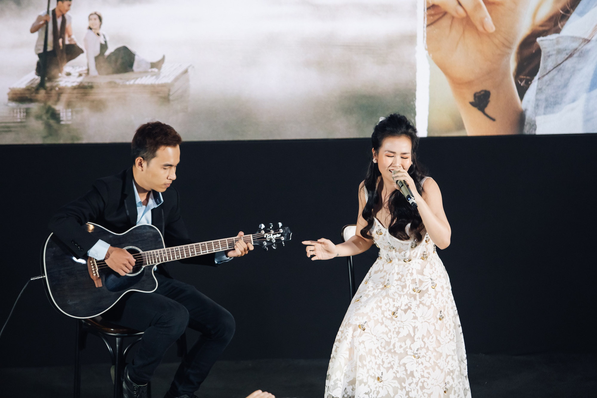 Vo Ha Tram ra mat MV moi anh 1