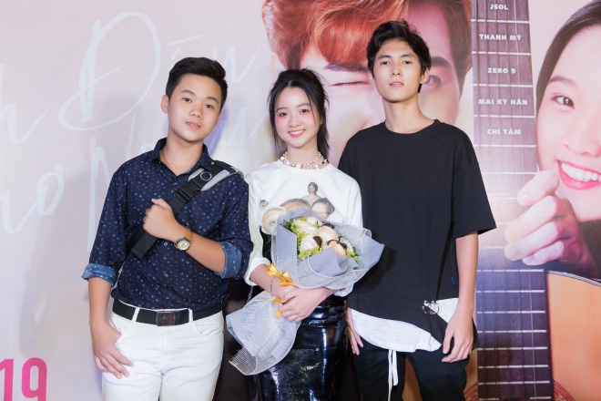 dien vien nhi Toi thay hoa vang tren co xanh anh 2