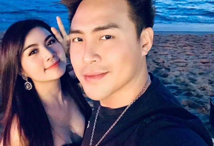 Kha Ly va Thanh Duy di nghi duong o bien ky niem 4 nam ket hon hinh anh