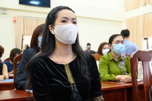 Trinh Kim Chi va nhieu nghe si gop tien chong dich hinh anh