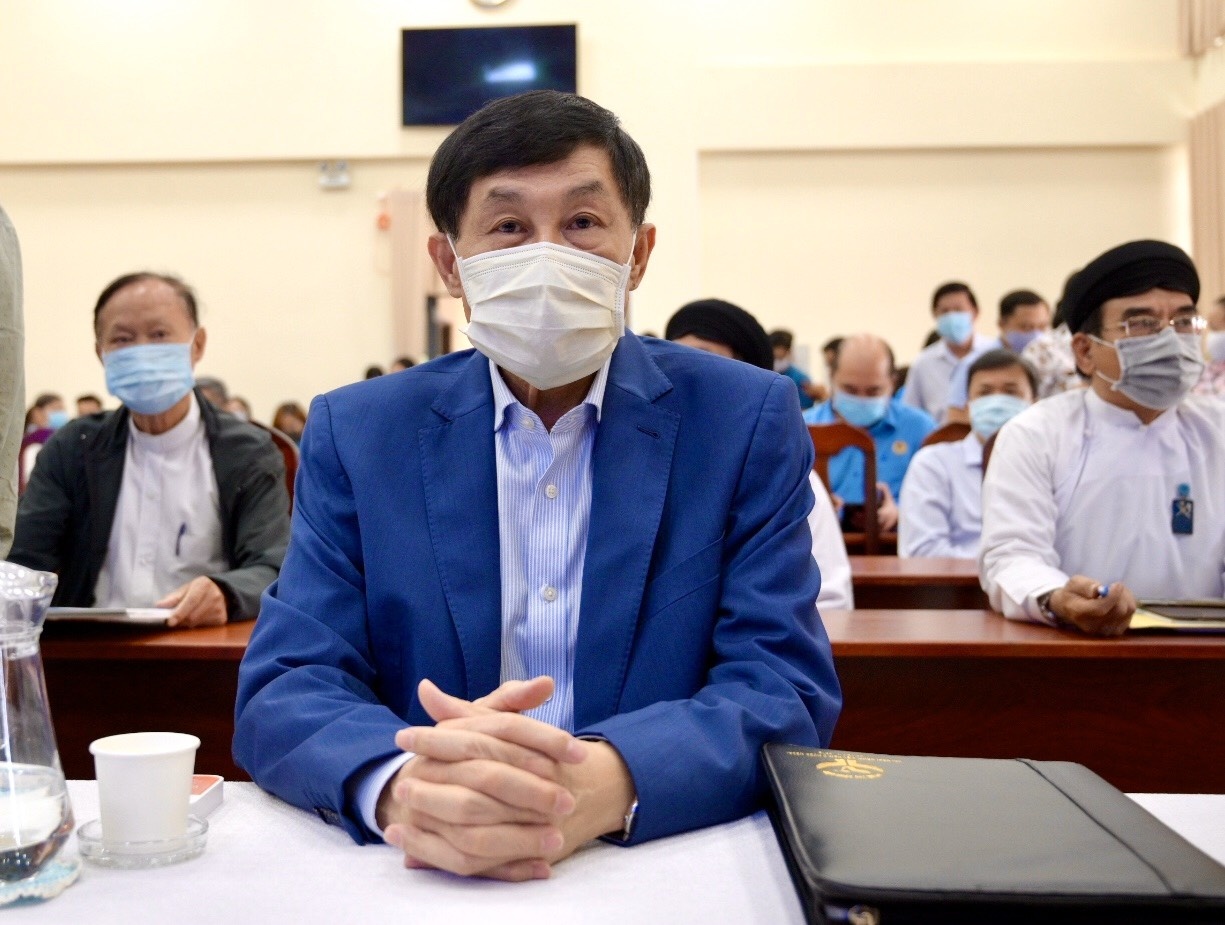 Gia dinh Tien Nguyen ung ho 30 ty anh 1