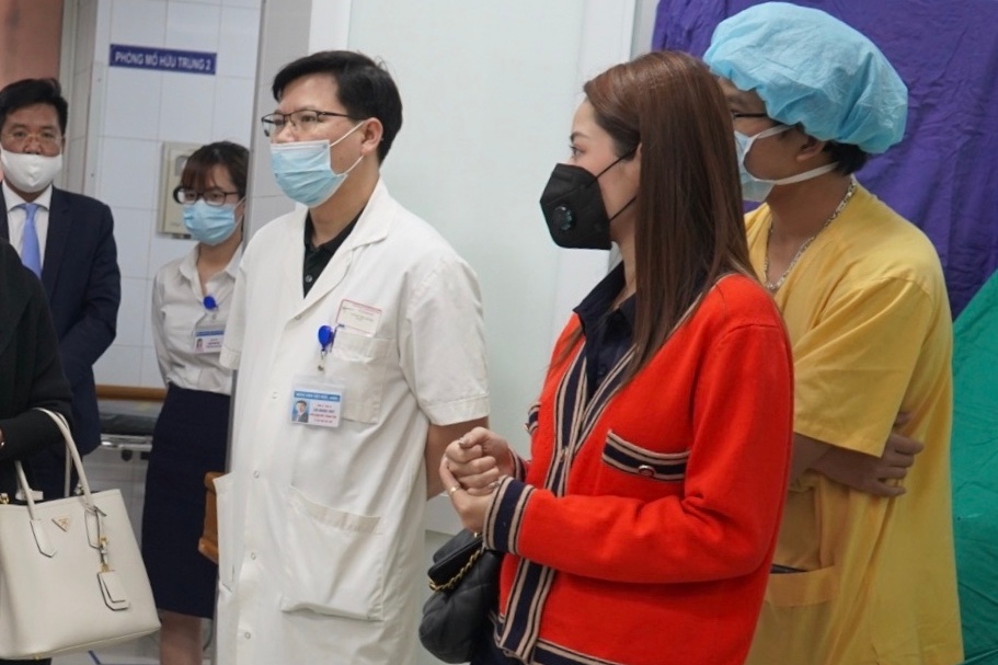 Chi Pu tang phong cach ly tri gia 650 trieu dong chong dich hinh anh