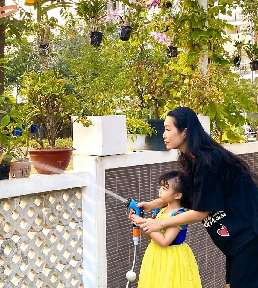 Vuon cay trong biet thu cua Trinh KIm Chi anh 4