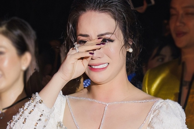 Nhat Kim Anh khoc khi thang kien chong cu, gianh quyen nuoi con hinh anh