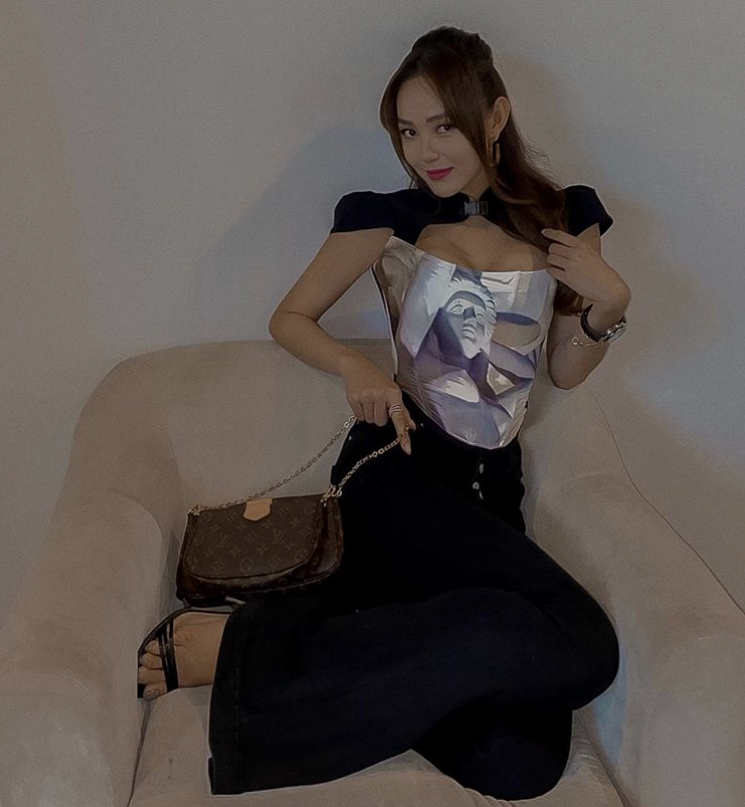 Minh Hang sut can anh 3