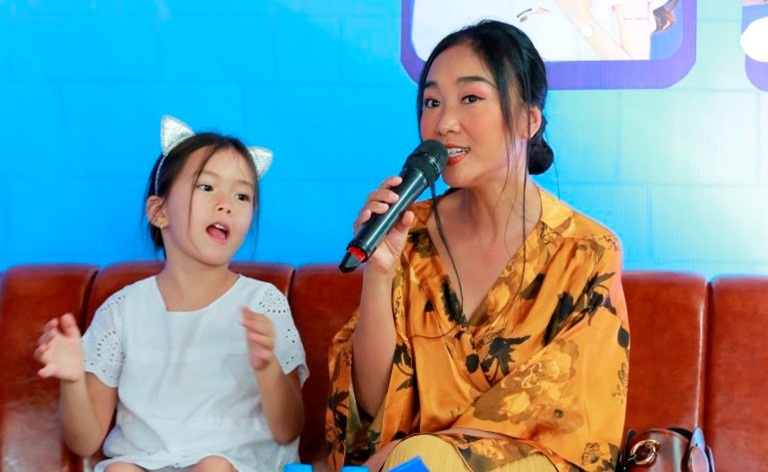 Doan Trang: 'Con gai 6 tuoi gop toan bo tien tiet kiem de chong dich' hinh anh