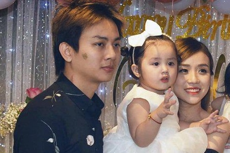 Hoai Lam suc khoe khong on, phai ve que chua benh hinh anh