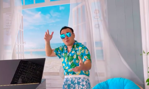 Quyen Linh dan hat o nha anh 1