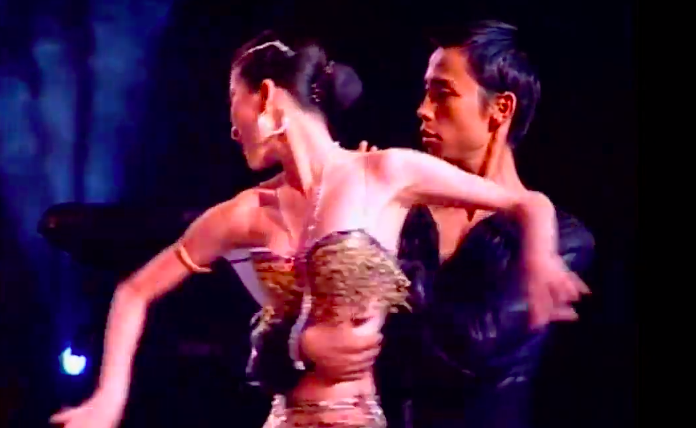 Khanh Thi thoi 17 tuoi nhay ben Chi Anh hinh anh