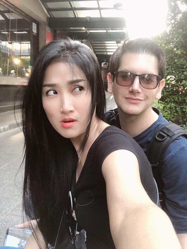 Quynh Lam duoc ban trai cau hon anh 11