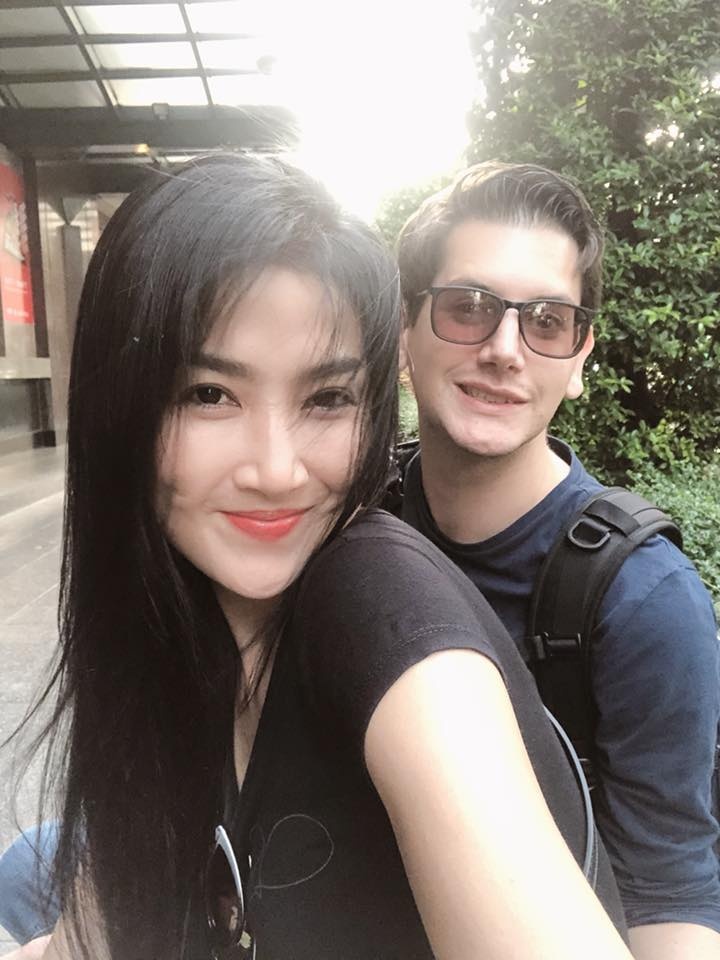 Quynh Lam duoc ban trai cau hon anh 9