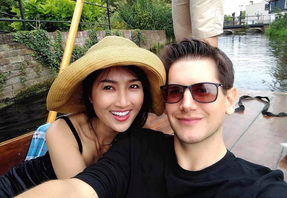 Quynh Lam duoc ban trai cau hon anh 7