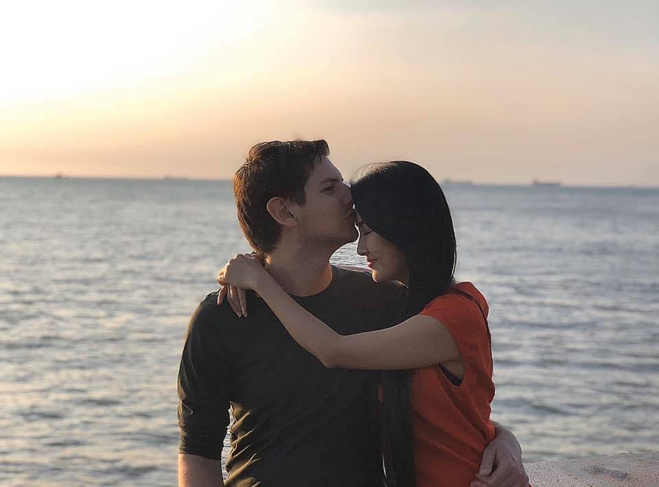 Quynh Lam duoc ban trai cau hon anh 4