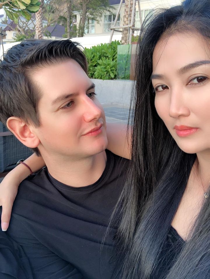 Quynh Lam duoc ban trai cau hon anh 2