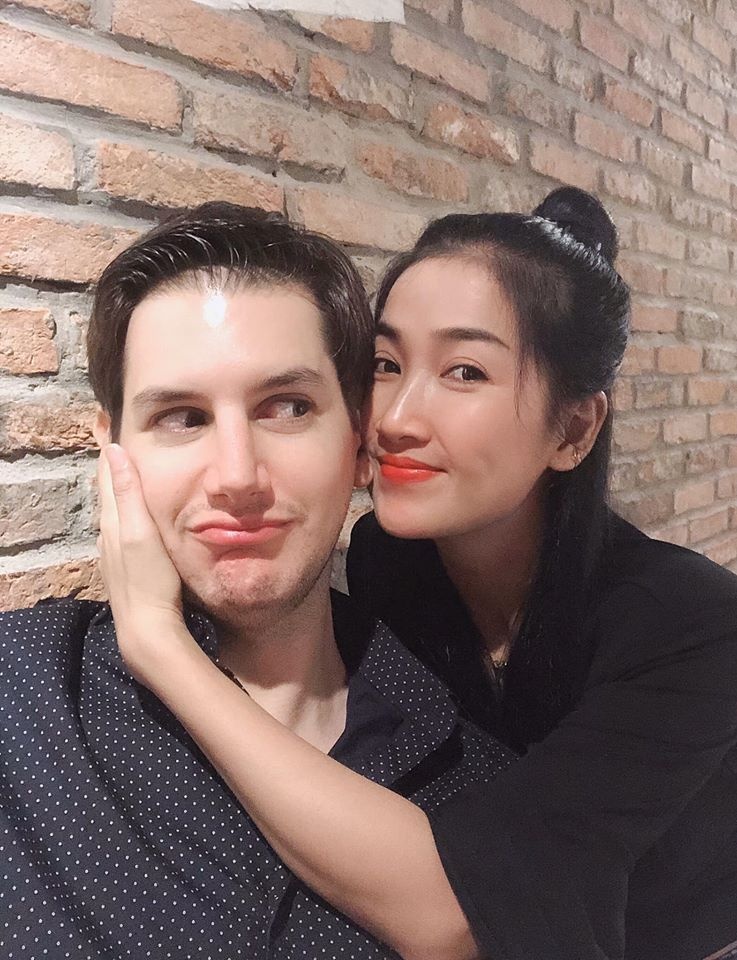 Quynh Lam duoc ban trai cau hon anh 10