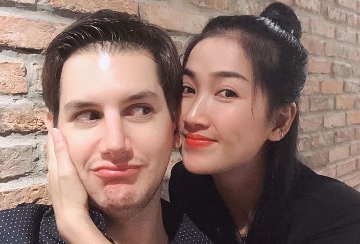 Quynh Lam duoc ban trai cau hon o lau dai tai Anh hinh anh