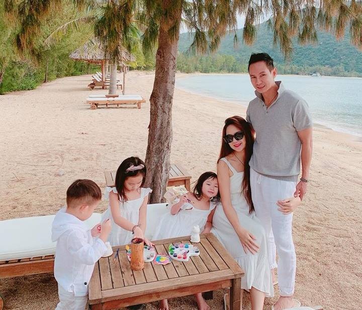 Ly Hai tap gym giu voc dang anh 2