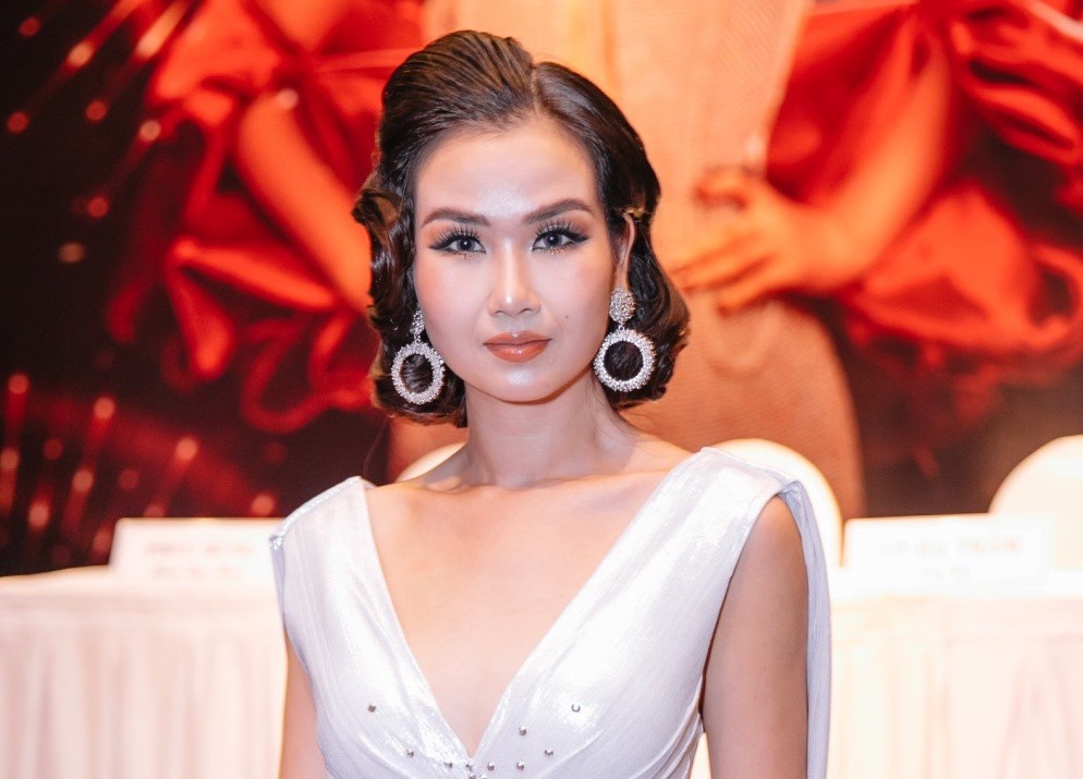 Nghe si Viet hat mung 130 nam ngay sinh Chu tich Ho Chi Minh hinh anh