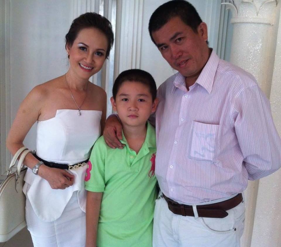 Nhat Cuong lam o nghia trang anh 2