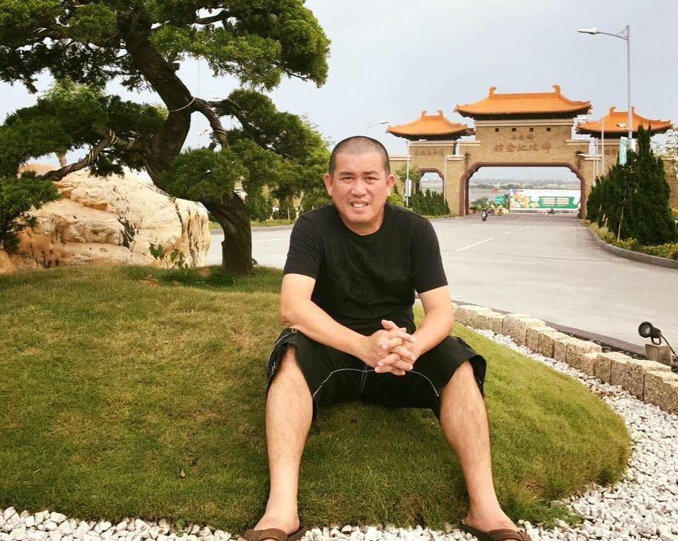 Nhat Cuong lam o nghia trang anh 1