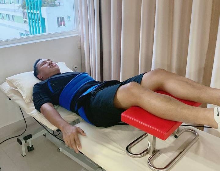 Chau Khai Phong bi nga, chan thuong day chang lung hinh anh