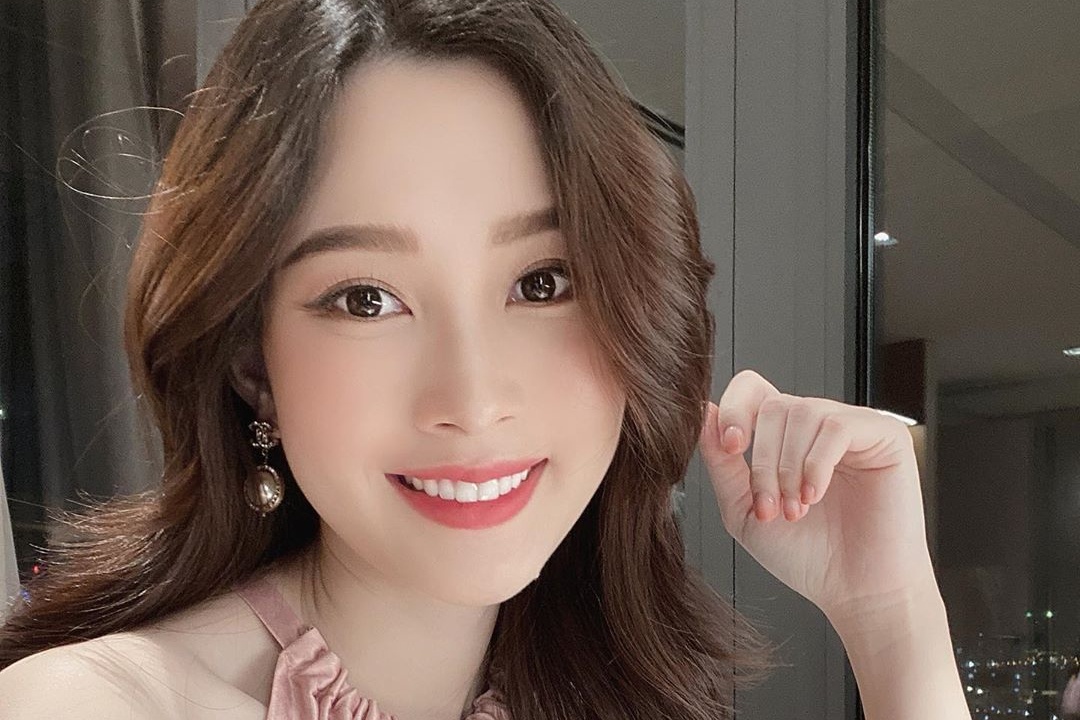 Hoa hau Dang Thu Thao sinh con trai hinh anh