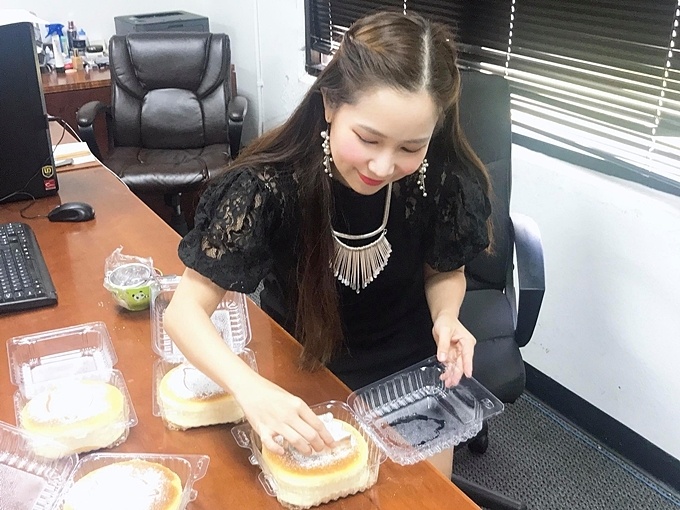 Duy Uyen cua nhom Mat Ngoc ban banh va cuoc song 10 nam o My hinh anh