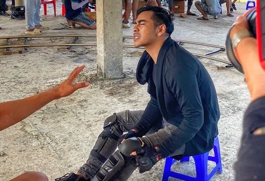 Dien vien Thanh Binh bi vo sun goi, chay mau mat tren phim truong hinh anh