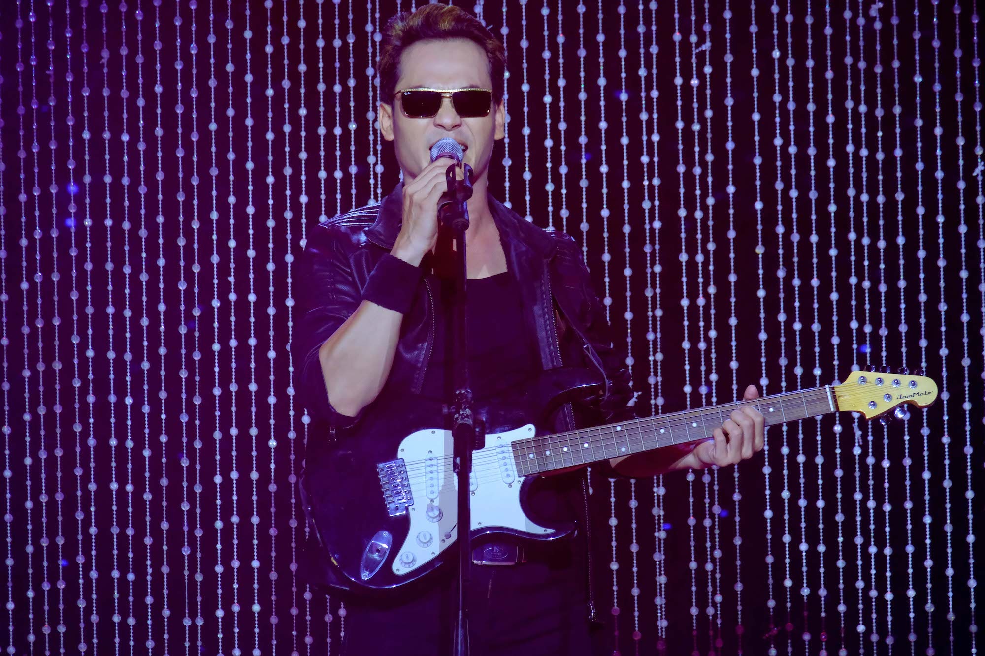 Phi Nhung ngai khi Trung Dung coi ao anh 1