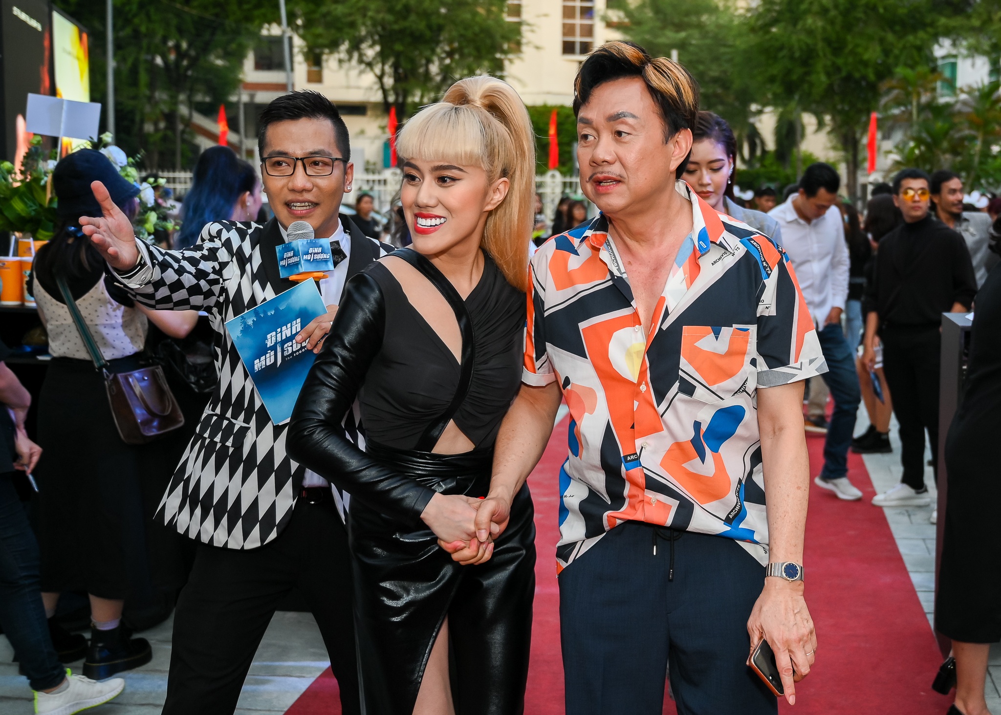 Anh Duc xuat hien sau on ao anh 3