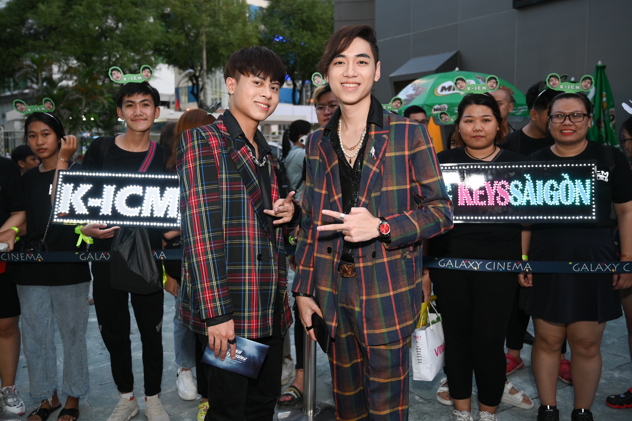 Anh Duc xuat hien sau on ao anh 2