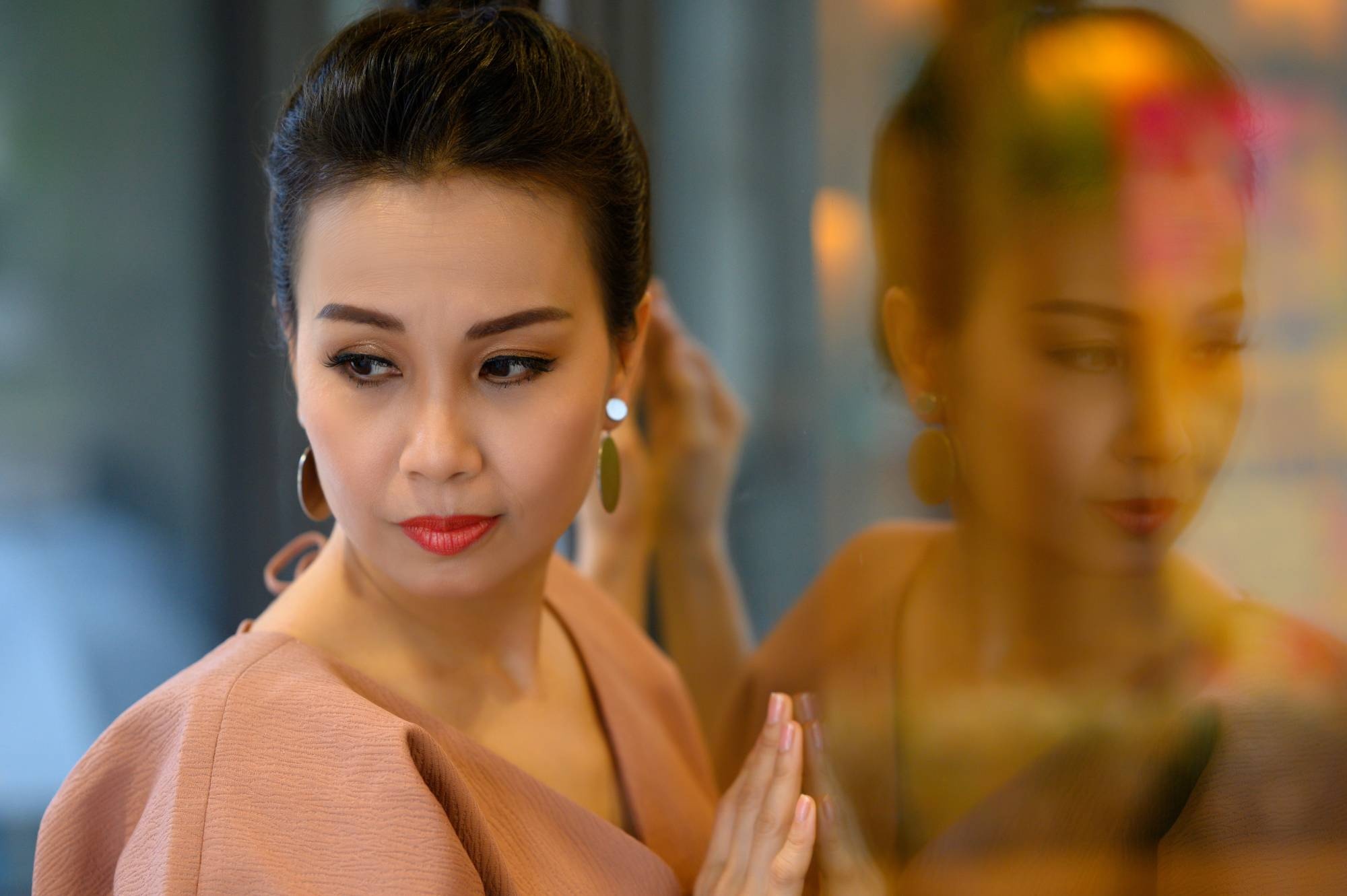 Cam Ly nhin nhuc chong anh 1