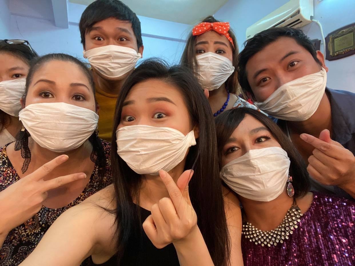 Hong Van dong cua san khau kich anh 1