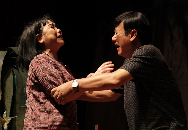 Hong Van dong cua san khau kich anh 2