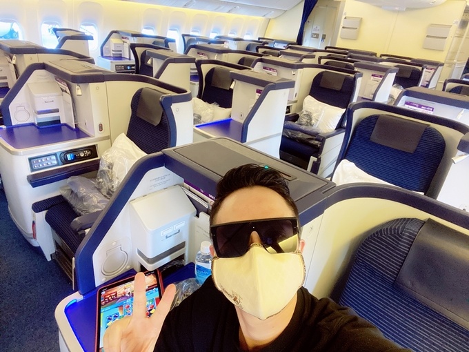 Ca si Nhat Tinh Anh sang My giua dich hinh anh