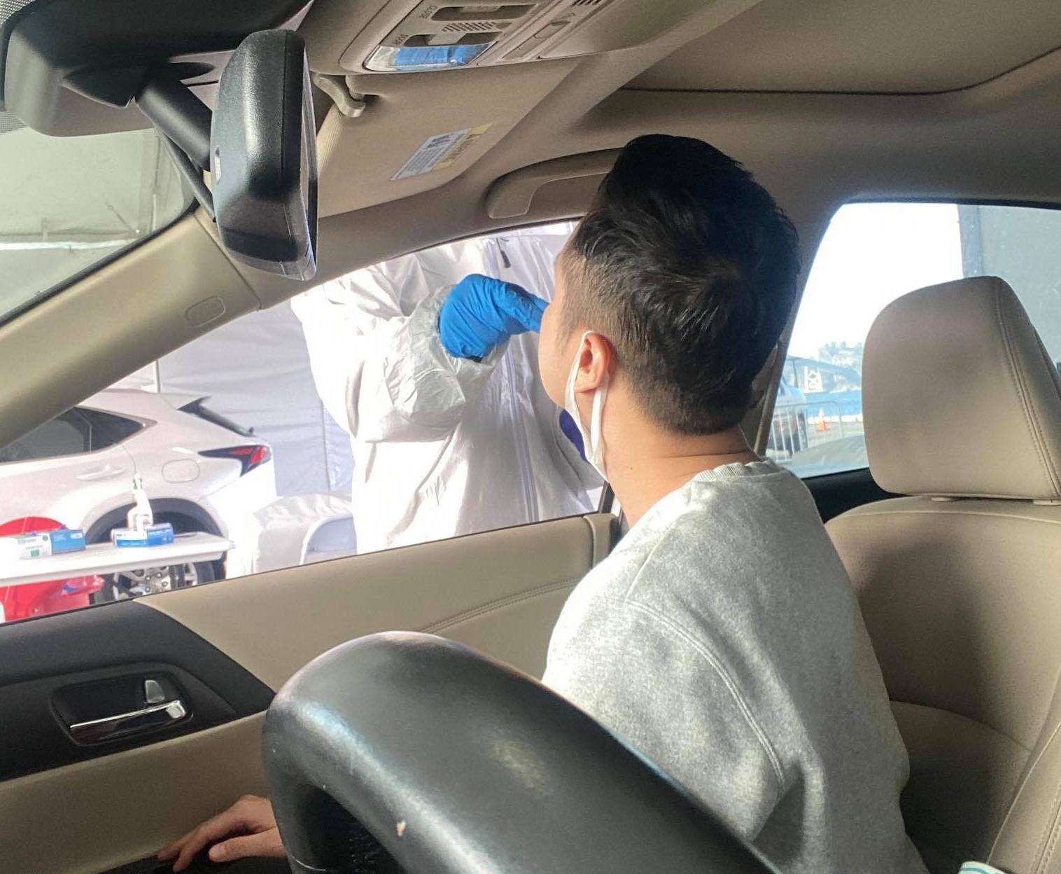 Nhat Tinh Anh xet nghiem Covid-19 anh 1