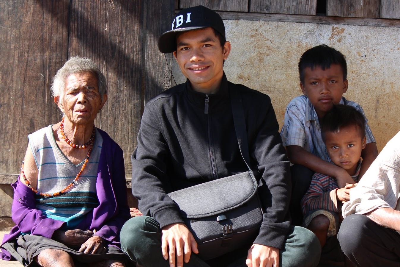 Ya Suy: 'Nhieu nguoi cuoi khi toi ve que lam nong, nuoi ga' hinh anh