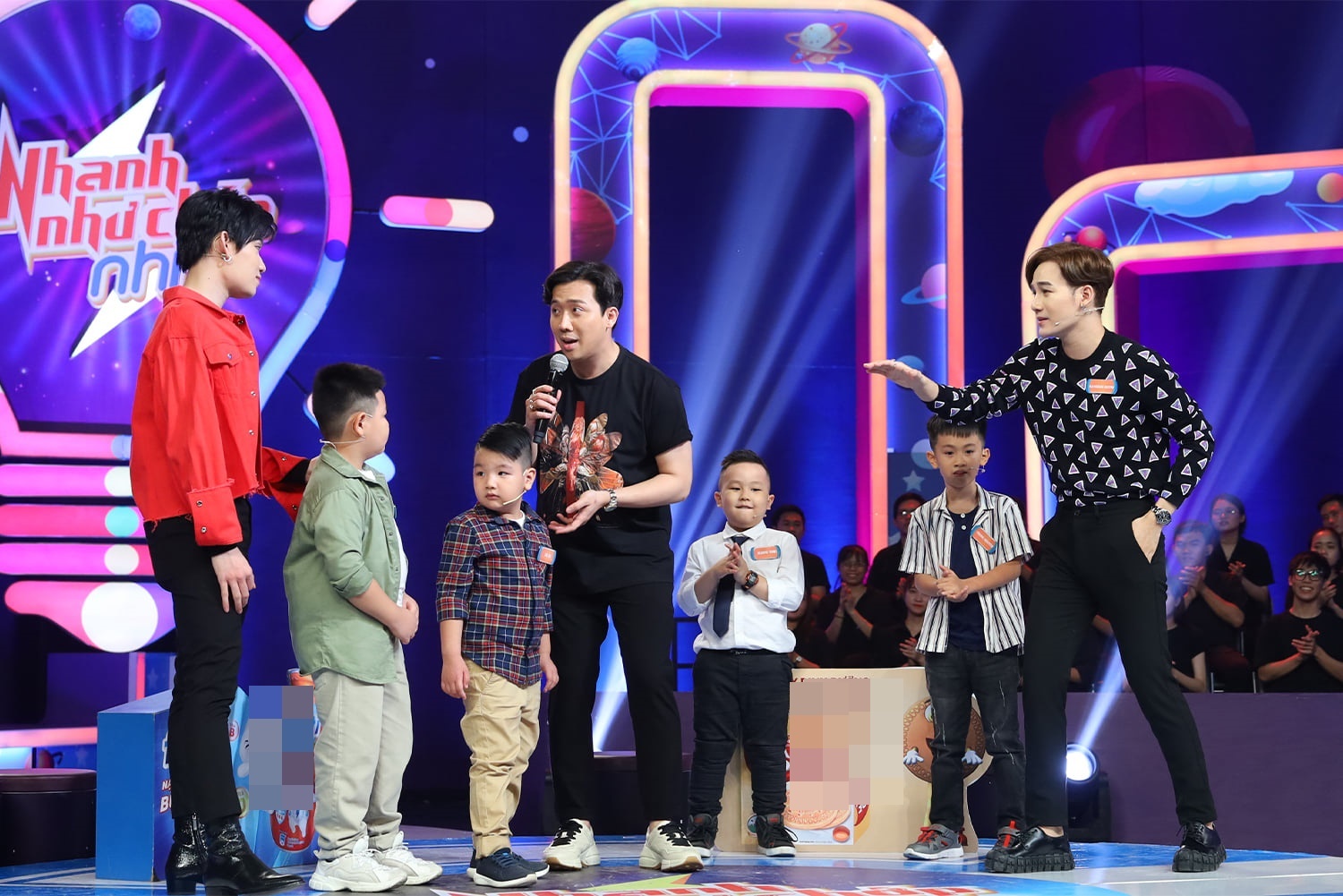 Tran Thanh va nhom ban gay on ao anh 1