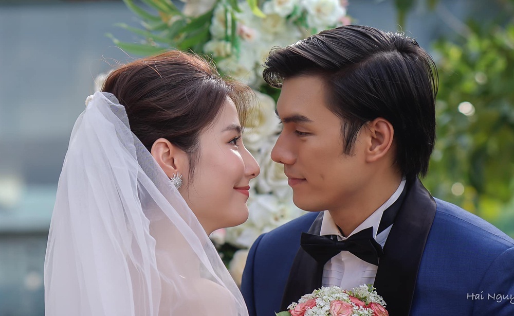 sao Viet mac vay cuoi tren phim anh 1