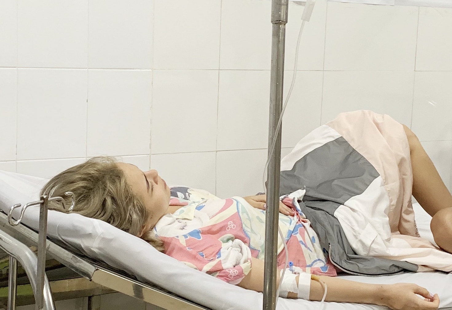 Thai Trinh bi ngo doc thuc pham anh 1