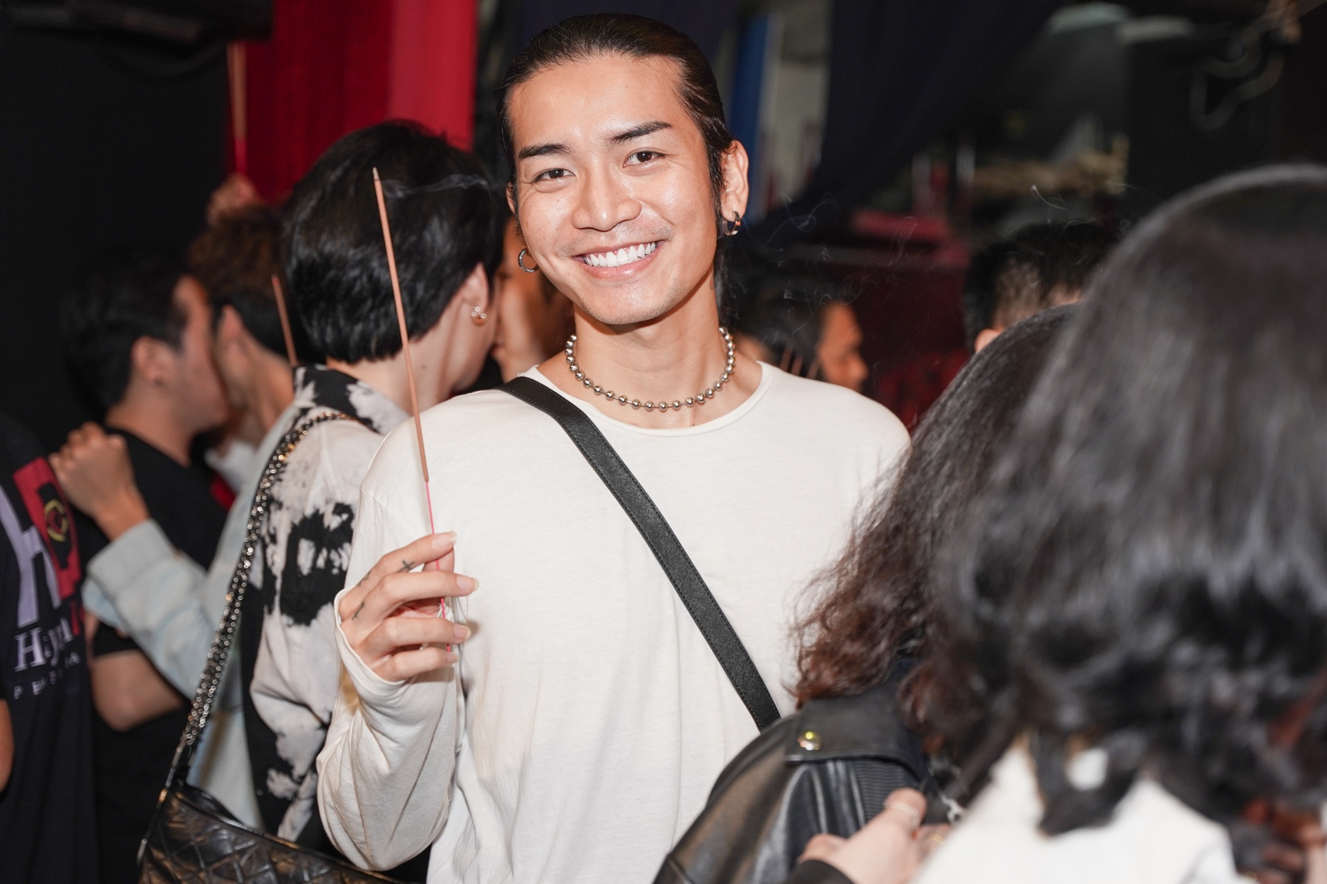 Anh Duc du le gio To nghe anh 6